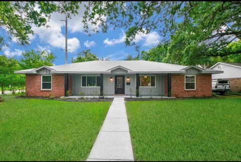 Photo of 5474 S Imogene Street, Houston, TX 77096 (MLS # 90636203)