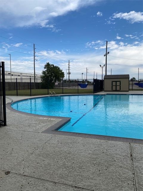 Photo of 415 N Forest Boulevard, Houston, TX 77090 (MLS # 58861062)