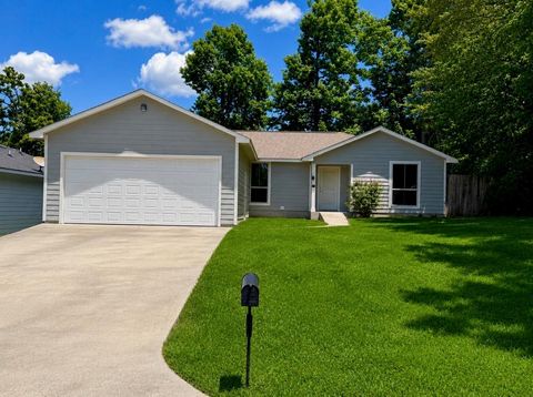 Photo of 422 Pine Harbor Drive, Onalaska, TX 77360 (MLS # 35431070)