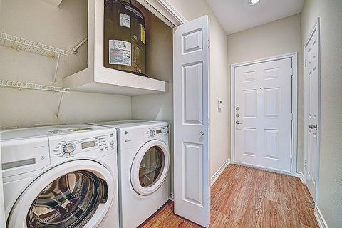Photo of 1919 Post Oak Park Drive #2106, Houston, TX 77027 (MLS # 38730819)