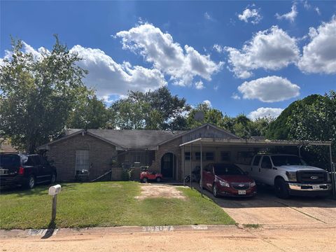Photo of 1707 Winter Bay Lane, Houston, TX 77088 (MLS # 24639535)