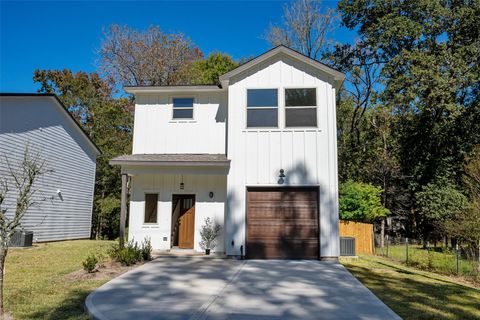 Photo of 1009 Spokane River Road, Conroe, TX 77316 (MLS # 25681732)