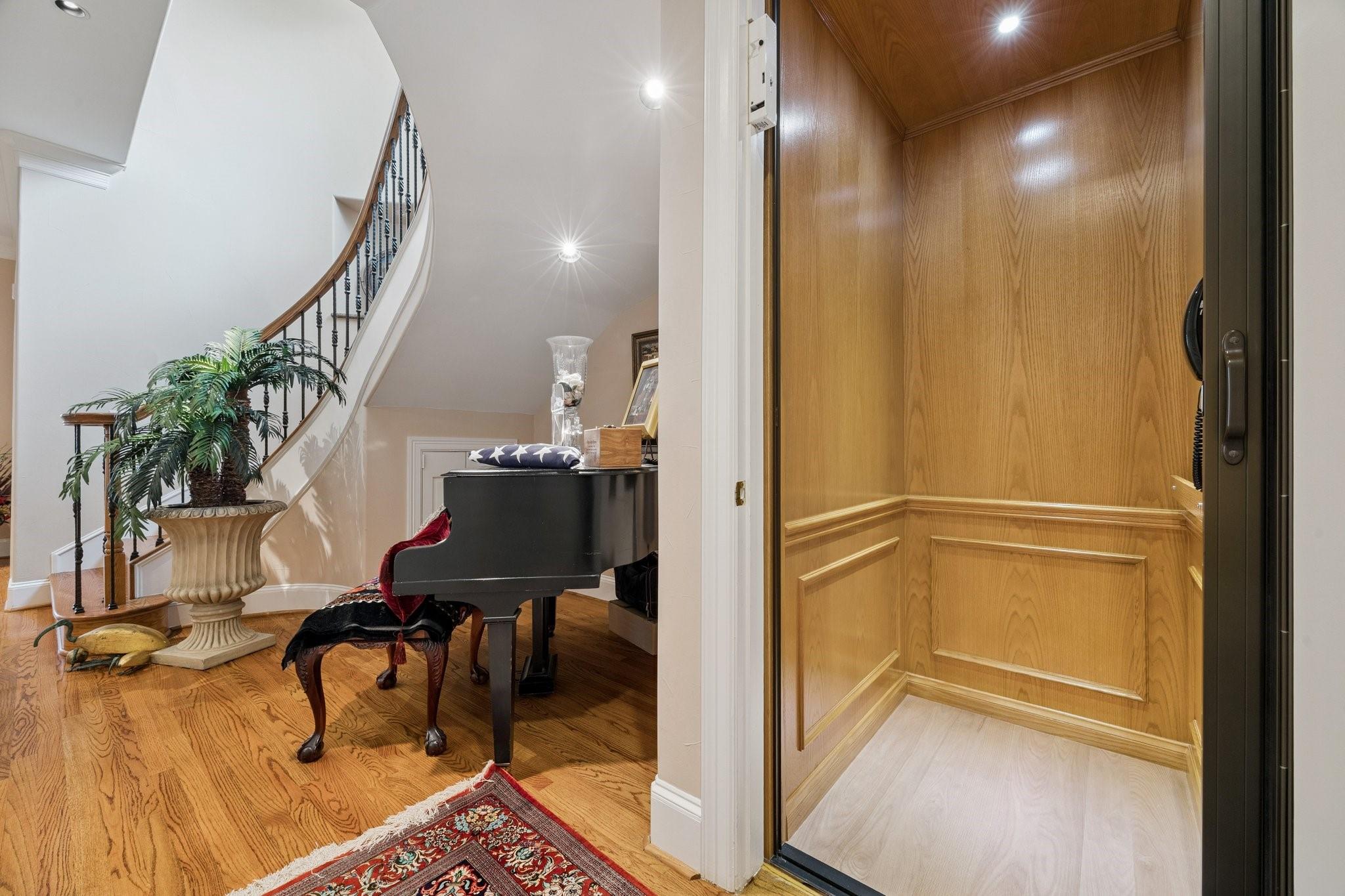 2309 Shakespeare Street