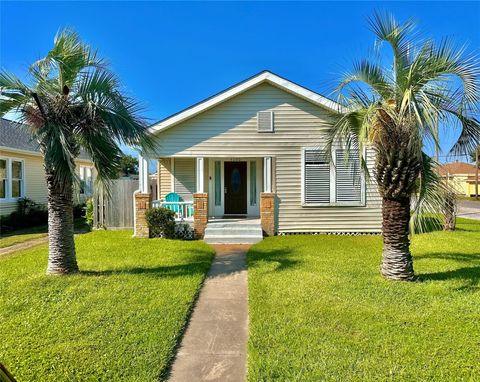 Photo of 4202 Avenue T 1/2, Galveston, TX 77550 (MLS # 31309531)