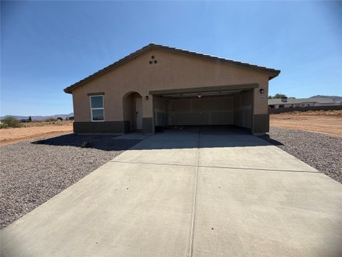 Photo of 9478 Branded Dr Kingman RD, Other, AZ 86401 (MLS # 32236541)