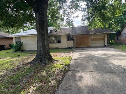 Photo of 10517 Kelburn Drive, Houston, TX 77016 (MLS # 42062979)