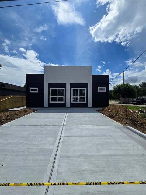 Photo of 7900 Bowen Street #B, Houston, TX 77051 (MLS # 23286170)