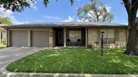 Photo of 1006 Saddle Rock Drive, Houston, TX 77088 (MLS # 6306531)