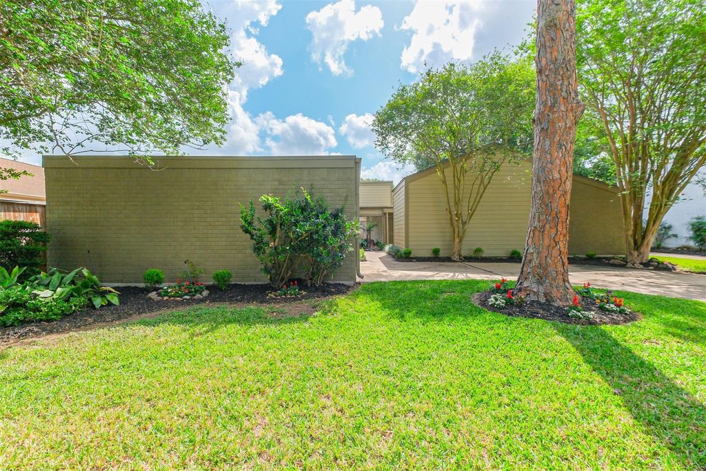 Photo of 10727 Villa Lea Lane, Houston, TX 77071 (MLS # 35957247)