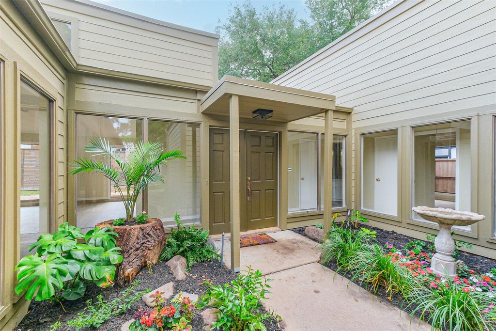 Photo of 10727 Villa Lea Lane, Houston, TX 77071 (MLS # 35957247)