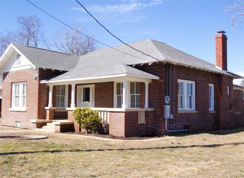 Photo of 309 E Hinton Road, Weimar, TX 78962 (MLS # 41091633)