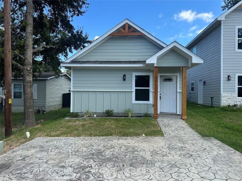 Photo of 16740 E Ivanhoe, Montgomery, TX 77316 (MLS # 72685459)