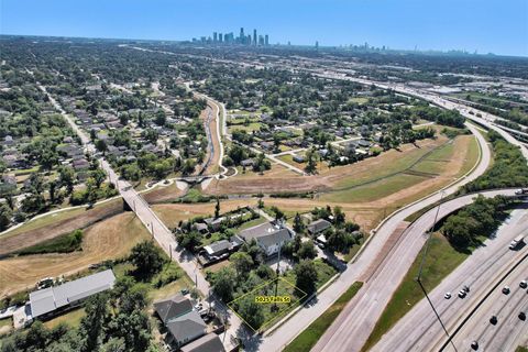 Photo of 5025 Falls Street, Houston, TX 77026 (MLS # 73523464)