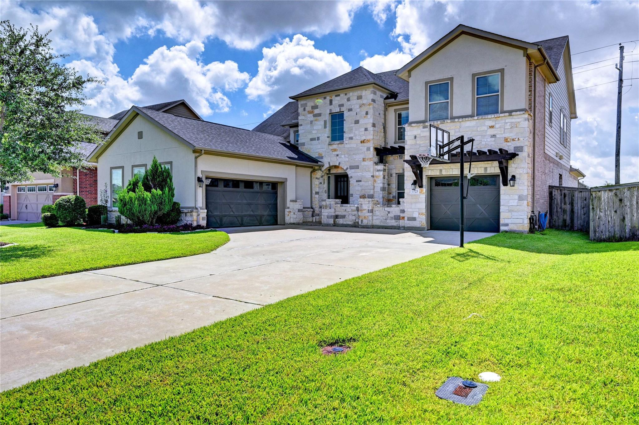 1723 Carriage Oaks Lane