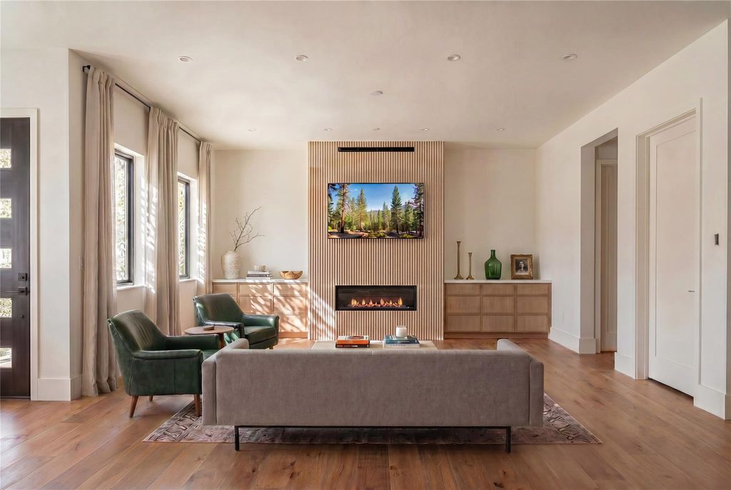 Photo of 5409 Chevy Chase Dr #D, Houston, TX 77056 (MLS # 30785010)