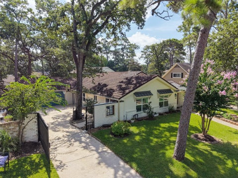 Photo of 602 Patchester Drive, Houston, TX 77079 (MLS # 98388502)