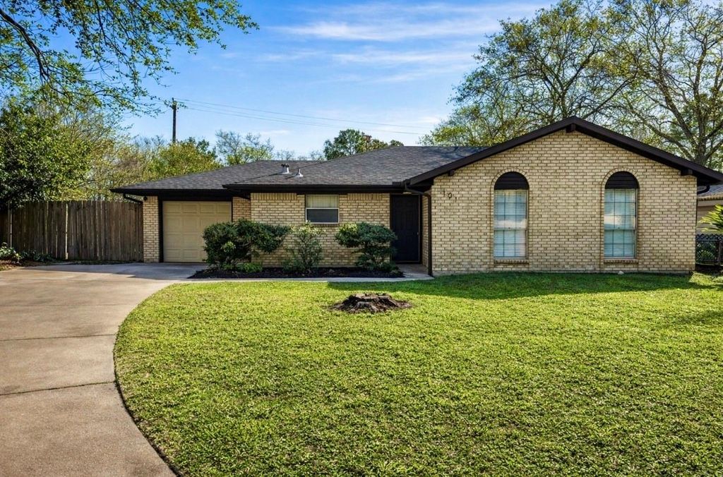 Photo of 101 Lottie Lane, Friendswood, TX 77546 (MLS # 55736221)