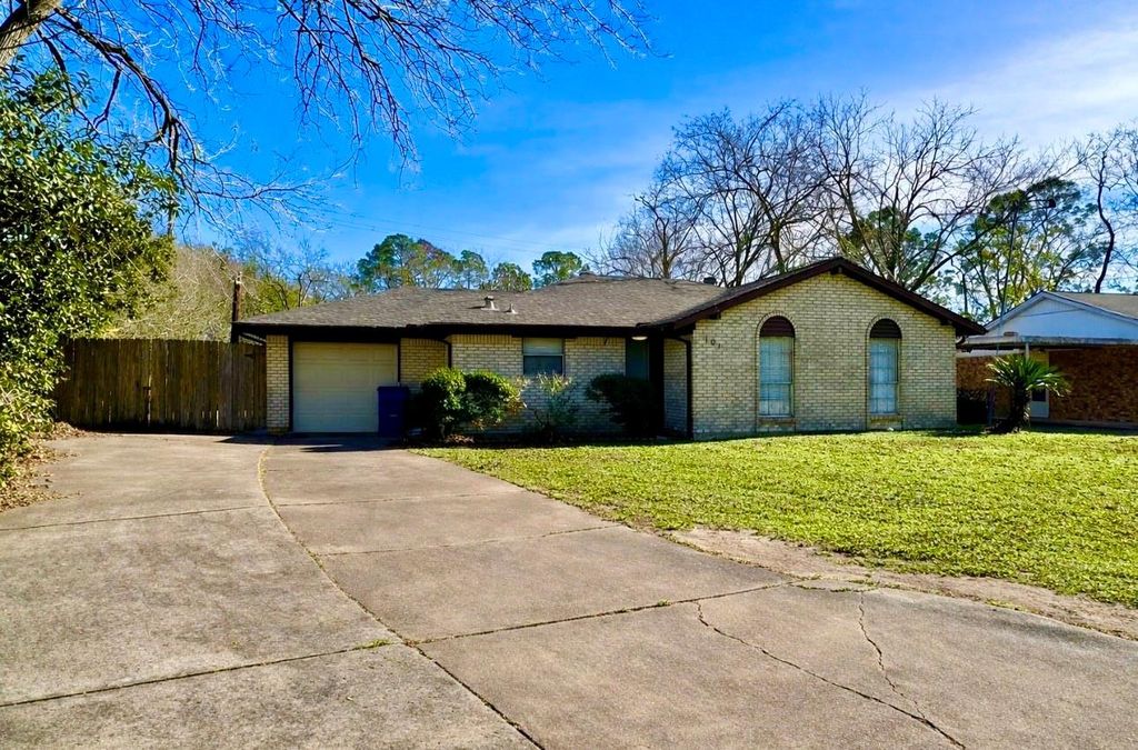 Photo of 101 Lottie Lane, Friendswood, TX 77546 (MLS # 55736221)