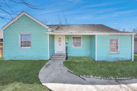 Photo of 506 Thomas Avenue, Pasadena, TX 77506 (MLS # 4420898)