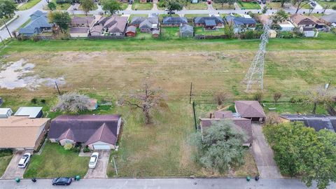 Photo of 1115 Gardendale Drive, Houston, TX 77018 (MLS # 81350537)