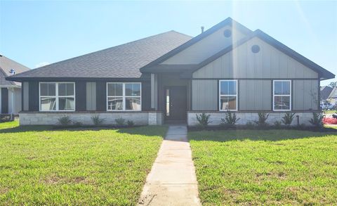 Photo of 18 Gemstone Court, Angleton, TX 77515 (MLS # 46219178)