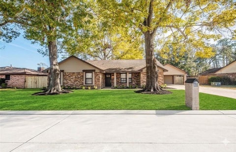 Photo of 12510 Old River Drive, Mont Belvieu, TX 77523 (MLS # 26631586)
