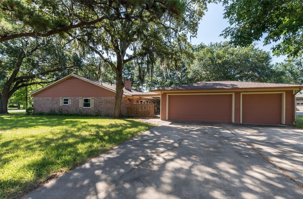 Photo of 2004 Sleepy Hollow Drive, Pearland, TX 77581 (MLS # 58992673)