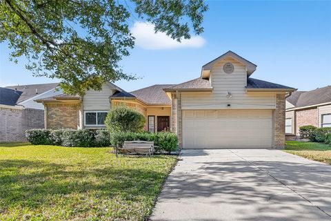 Photo of 3126 Lakefield Way, Sugar Land, TX 77479 (MLS # 22148904)