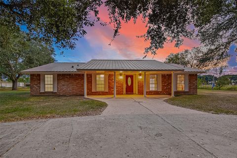 Photo of 3122 Kueck Road, Rosenberg, TX 77471 (MLS # 95907064)