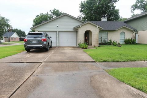 Photo of 7318 Towerview Lane, Houston, TX 77489 (MLS # 23575009)
