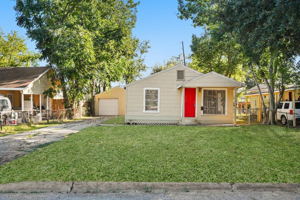 Photo of 203 W Hart Avenue, Pasadena, TX 77506 (MLS # 96023330)