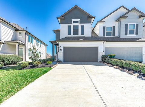 Townhouse For Sale - 5515 Hyde Park Drive<br/> Pasadena, TX 77505