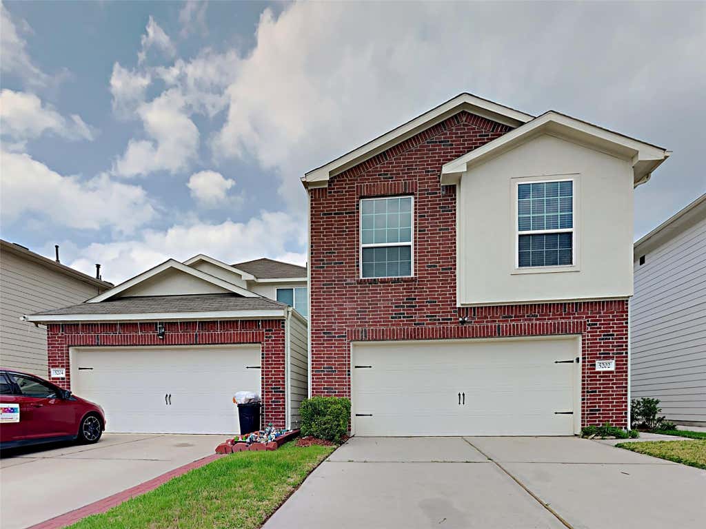 Photo of 5202 Dauntless Drive, Houston, TX 77066 (MLS # 13638242)
