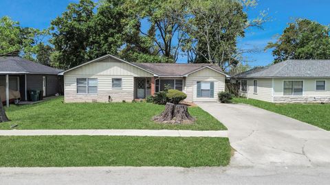 Photo of 1806 San Jacinto Drive, Pasadena, TX 77502 (MLS # 40857386)