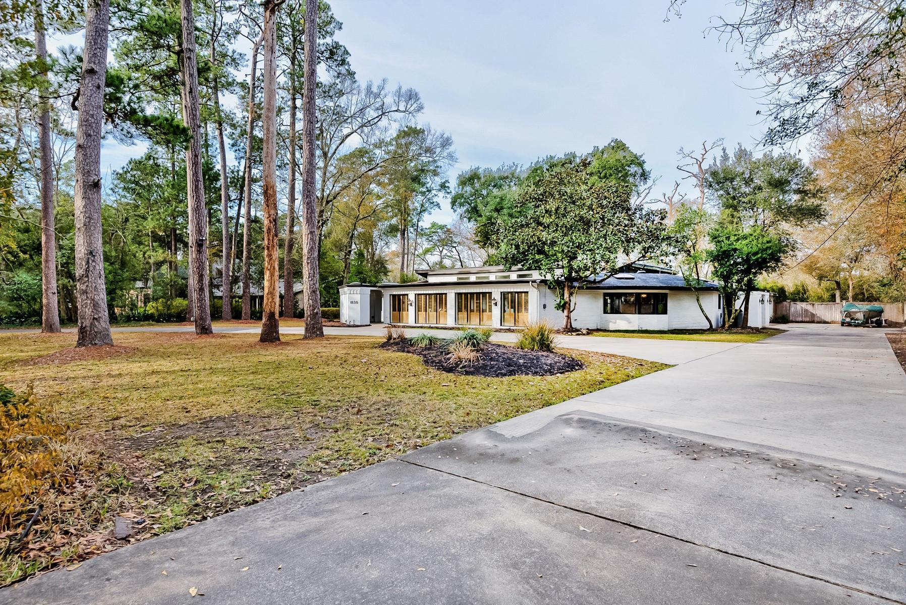 1535 Thomas Road
