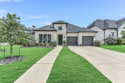 Photo of 11927 Carillon Forest Drive, Humble, TX 77346 (MLS # 38668399)