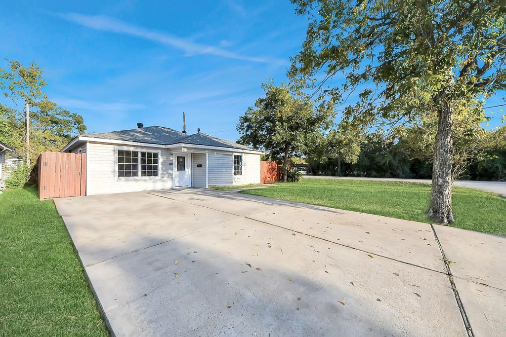 Photo of 4803 Bellnole Drive, Houston, TX 77017 (MLS # 16667334)