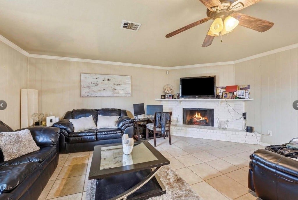 Photo of 4850 Raven Ridge Dr DR, Houston, TX 77053 (MLS # 72929753)