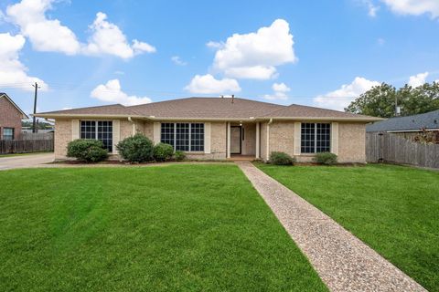 Photo of 8022 Bayside Boulevard, Beach City, TX 77523 (MLS # 90883771)