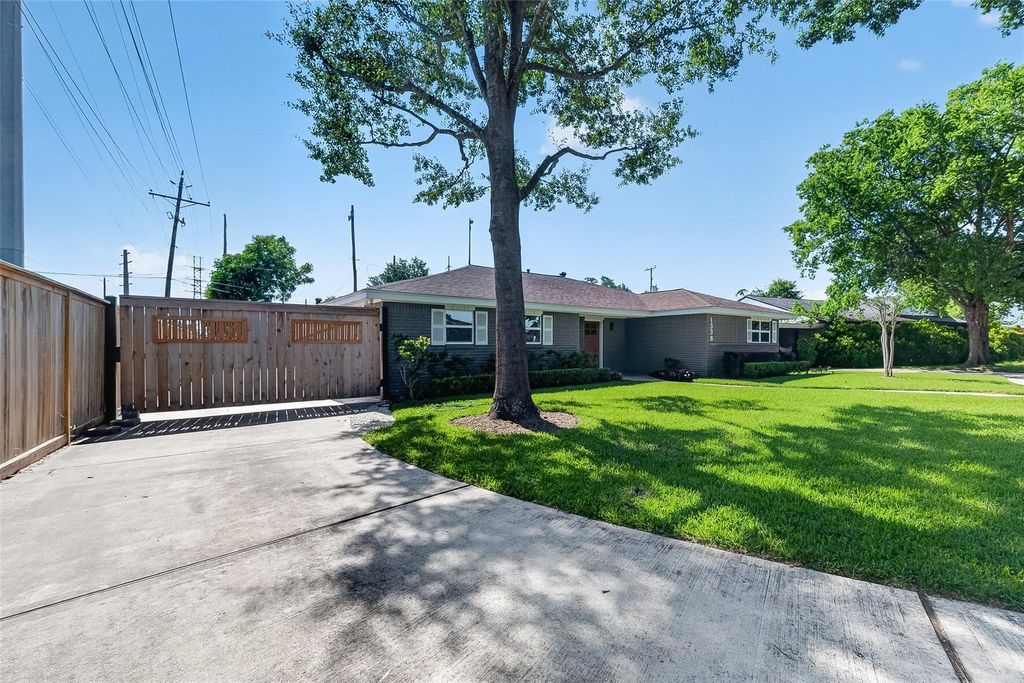 Photo of 1338 Seaspray Court, Houston, TX 77008 (MLS # 6705576)