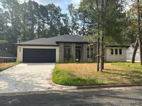Photo of 2405 W Green Briar Drive, Huntsville, TX 77340 (MLS # 80743632)