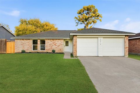 Photo of 7414 Seminole Street, Baytown, TX 77521 (MLS # 35367300)