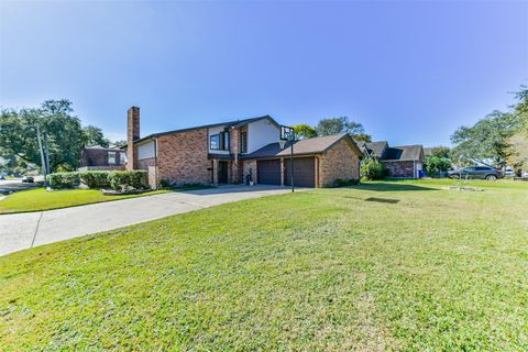 Photo of 501 12th Avenue N, Texas City, TX 77590 (MLS # 88292453)