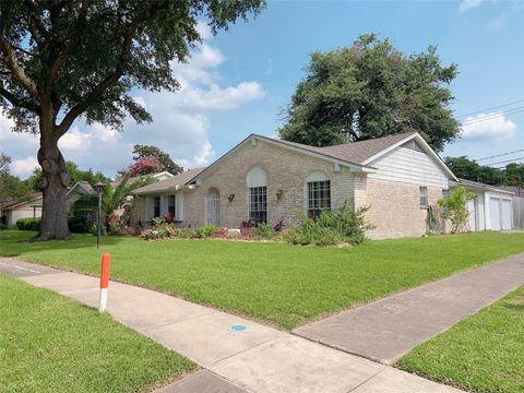 Photo of 8902 Sharpview Drive, Houston, TX 77036 (MLS # 92244814)