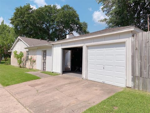 Tiny photo for 8902 Sharpview Drive, Houston, TX 77036 (MLS # 92244814)