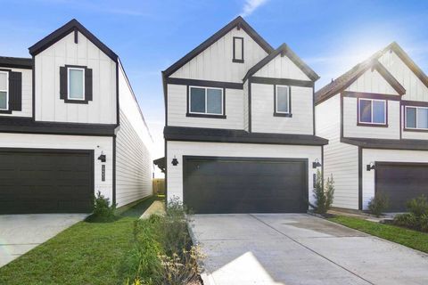 Photo of 12233 City Rose Court, Houston, TX 77047 (MLS # 21857920)