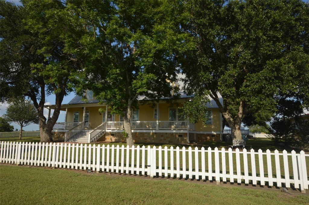Photo of 601 All Jersey Road, Brenham, TX 77833 (MLS # 1000169)
