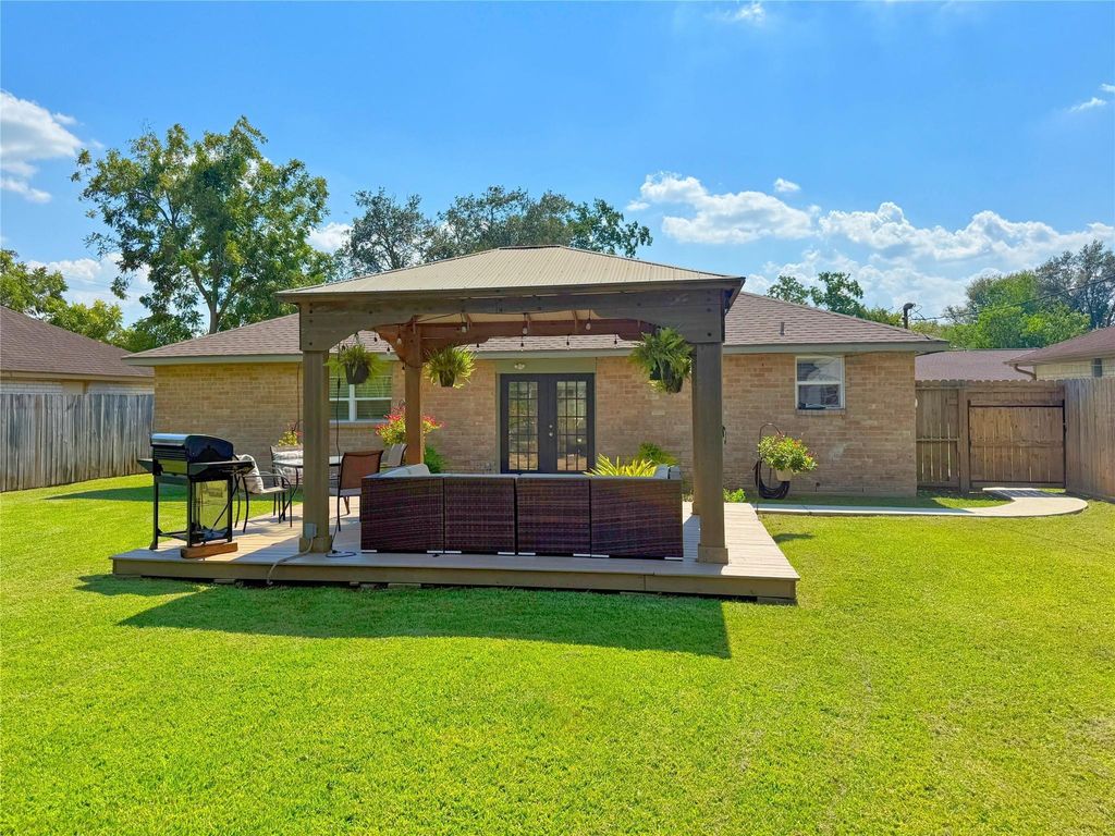 Photo of 307 Bellmar Lane, Friendswood, TX 77546 (MLS # 78092269)
