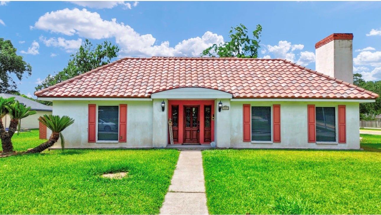327 Live Oak Lane