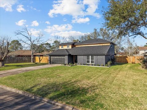 412 Cottonwood Drive Friendswood TX 77546